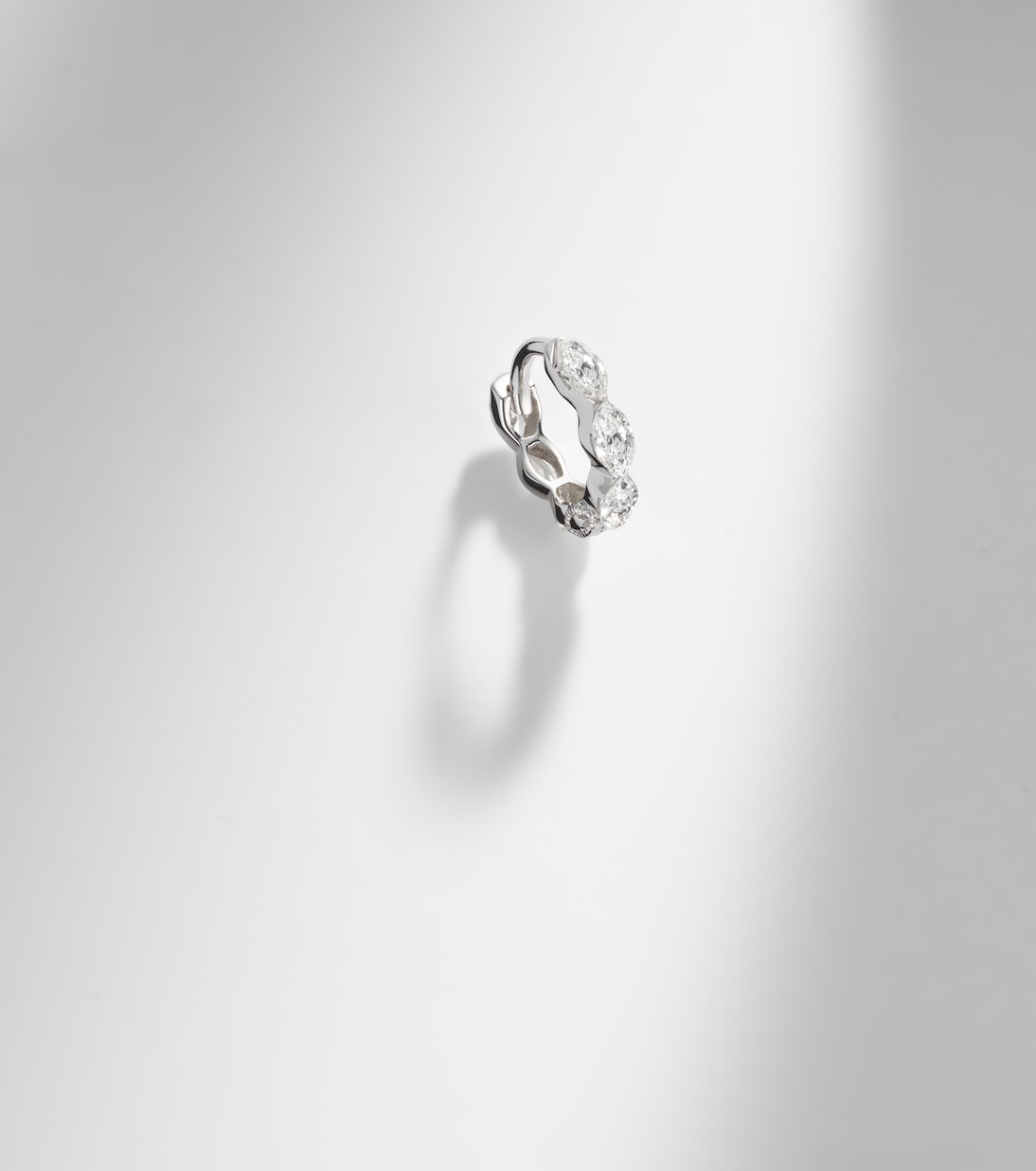 18kt white gold (750/1000) single earring with diamonds | Maria Tash