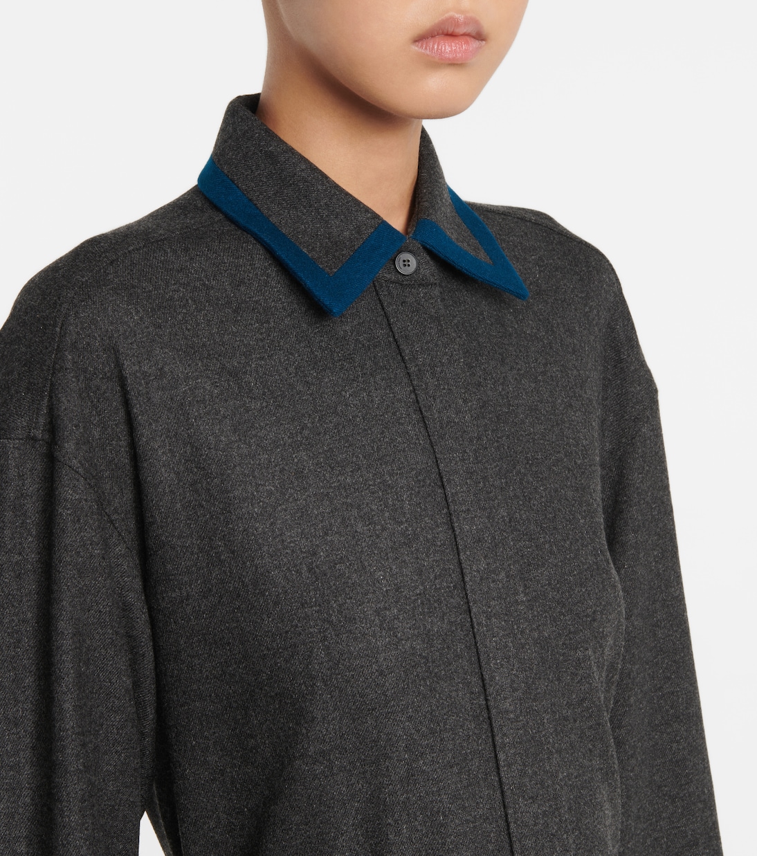 Abito Camicia Con Cintura Loro Piana, Stile Giovane E Moderno