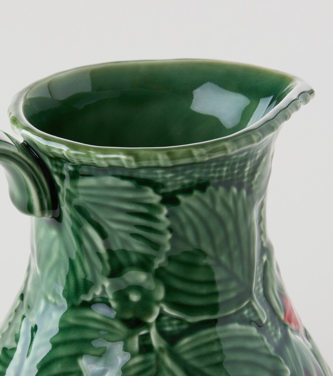 Strawberries earthenware jug | Bordallo Pinheiro