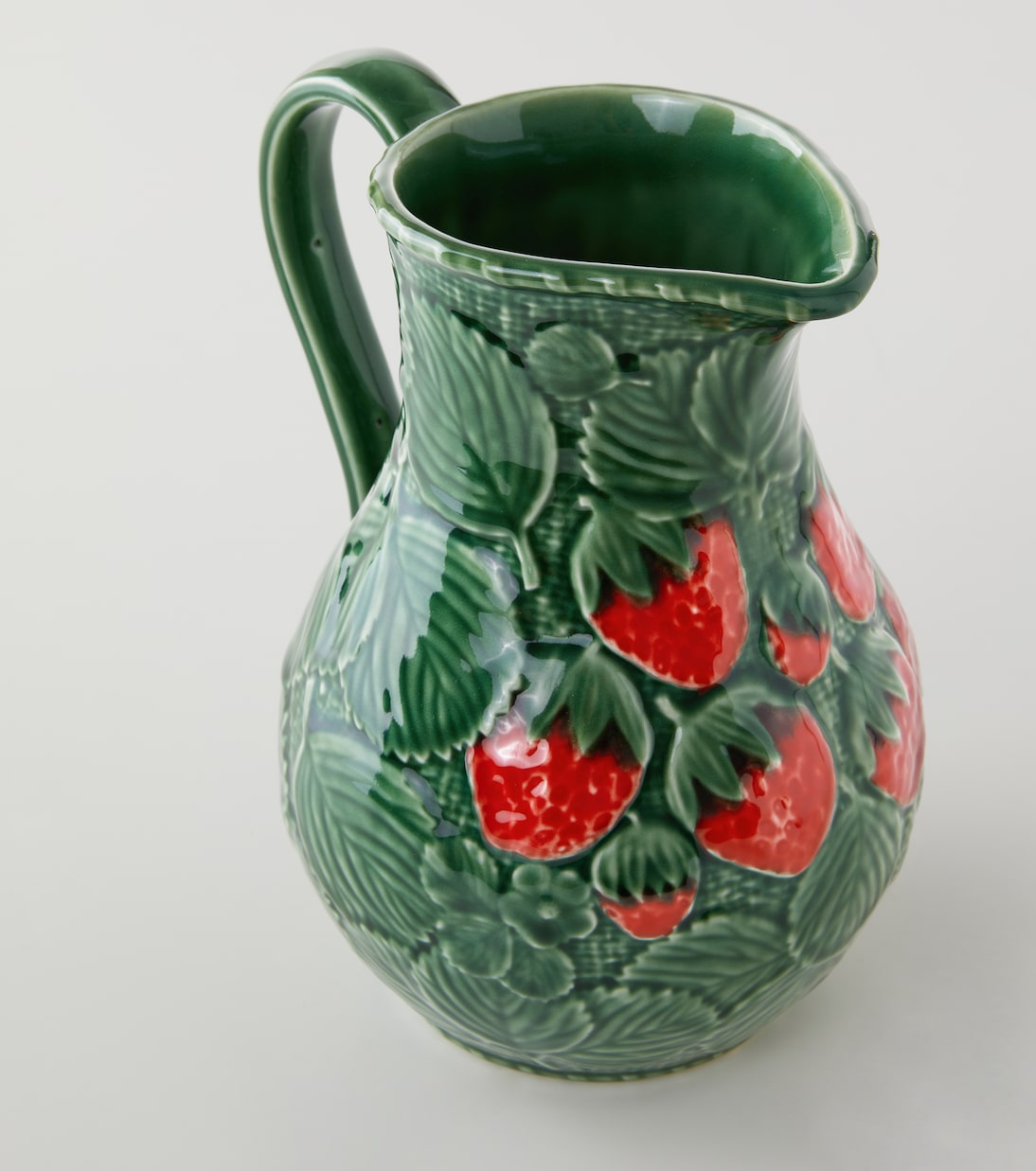 Strawberries earthenware jug | Bordallo Pinheiro