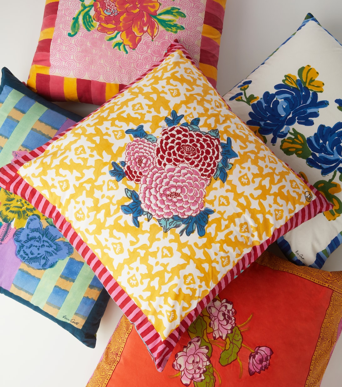 Camelia Magenta Medium cotton cushion | Lisa Corti