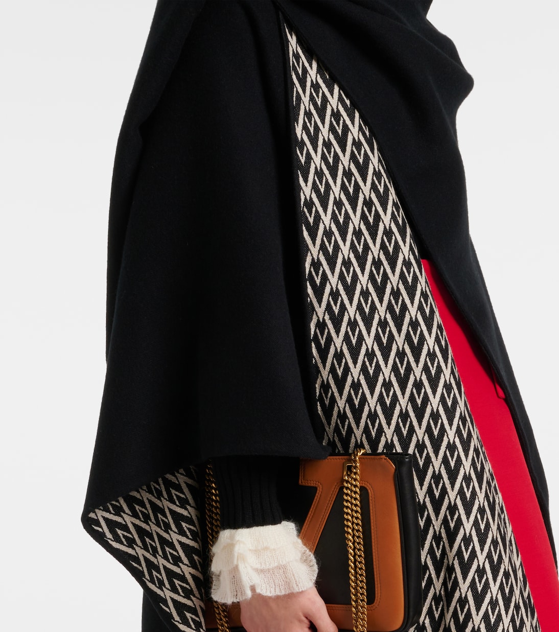 Poncho Valentino in lana, seta e cashmere per uno stile giovane e ricercato
