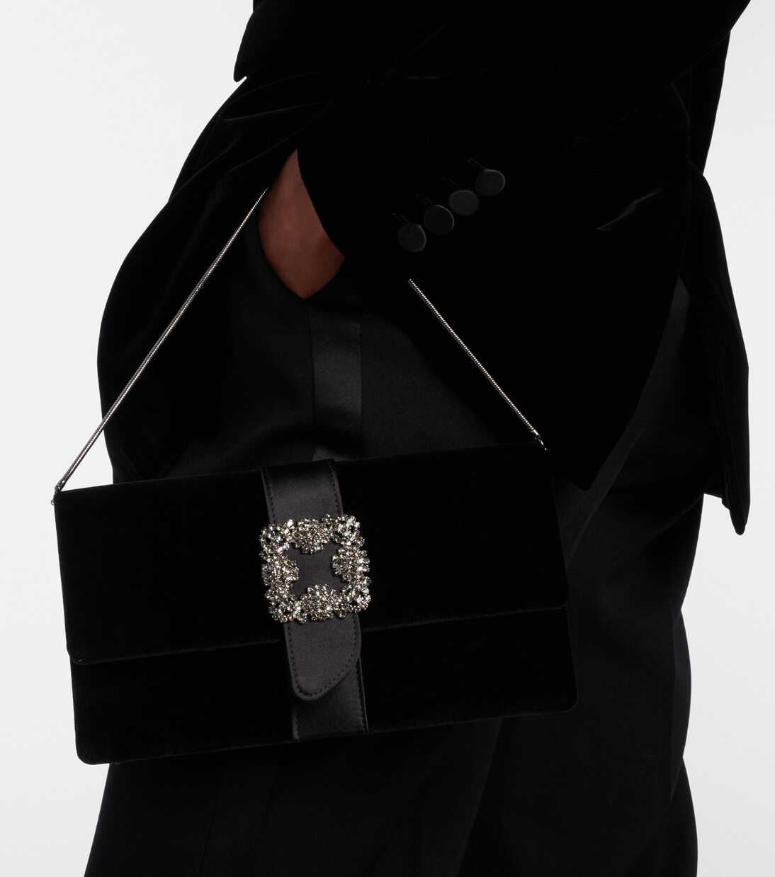 Clutch Capri de terciopelo adornado | Manolo Blahnik