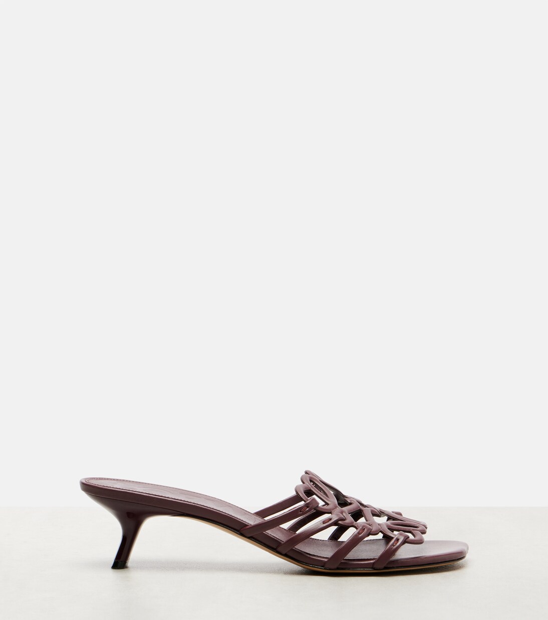 ميولز من الجلد Petal Anagram 45 | Loewe