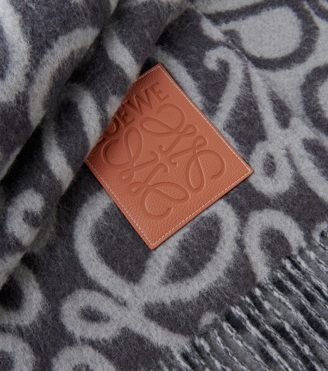 Anagram blanket | Loewe
