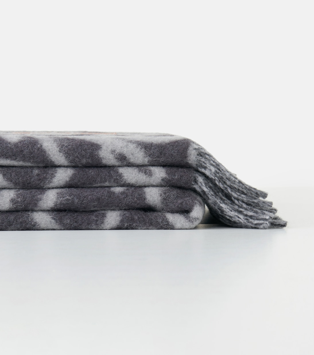 Anagram blanket | Loewe