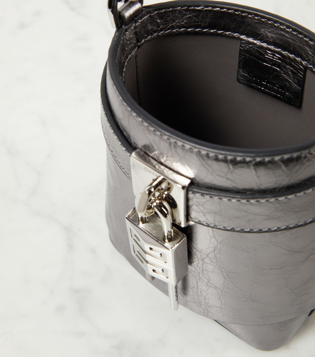 Secchiello Shark Lock Micro in pelle | Givenchy