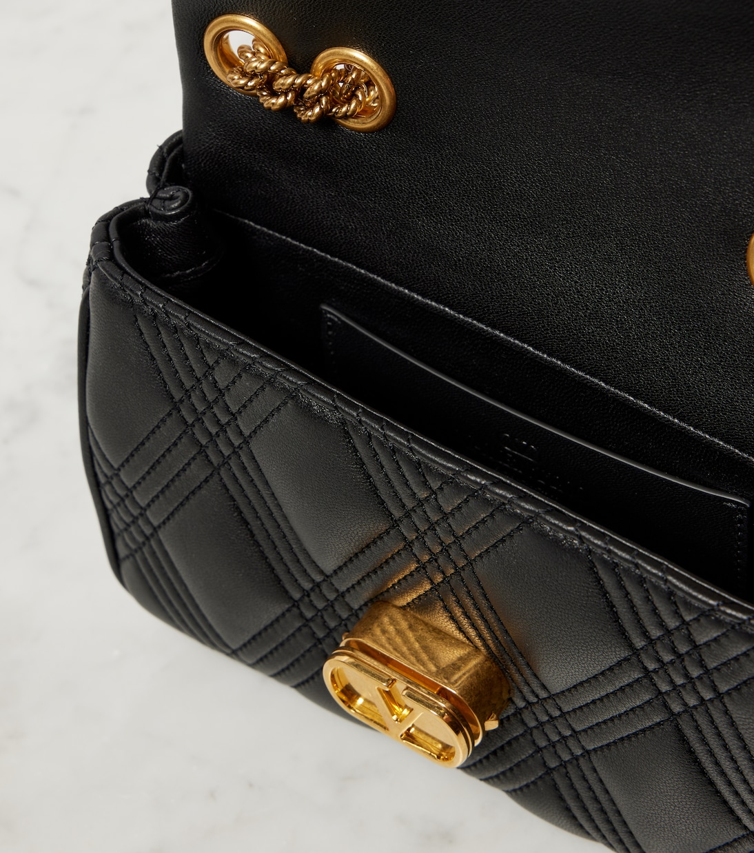 Schultertasche Quiltie 67 Small aus Leder | Valentino Garavani