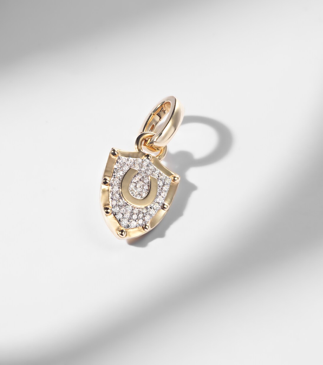 Protection Miniature Crest 18kt gold pendant with diamonds | FoundRae