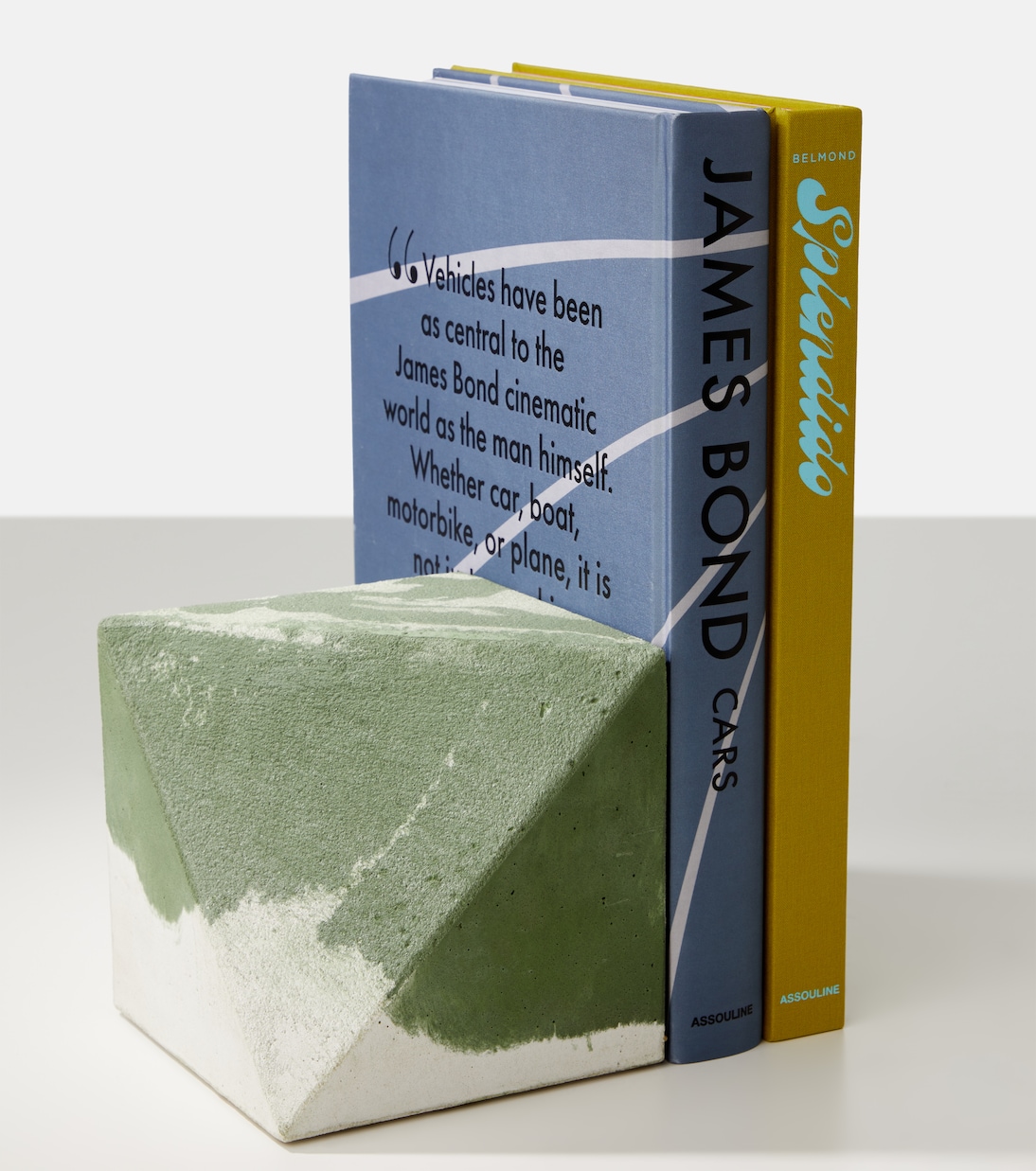 Concrete bookend | Michaël Verheyden