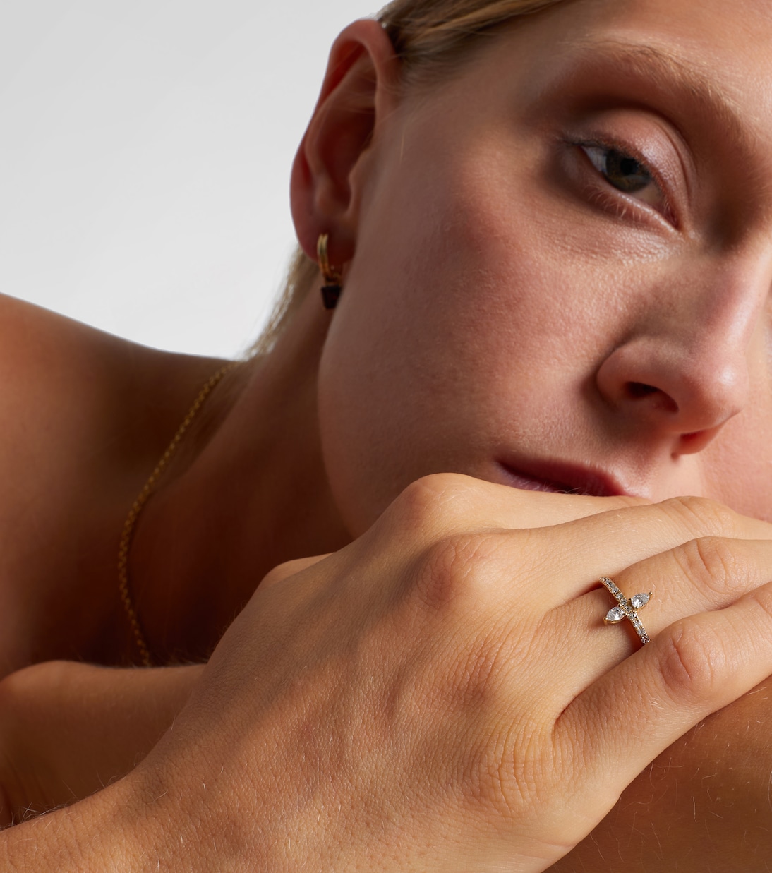 Anello in oro 18kt PERSÉE Hera con diamanti, gioiello elegante per giovani