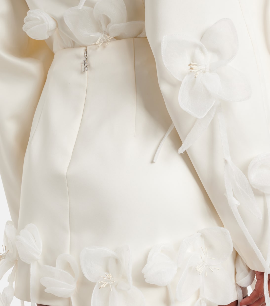 Mini-jupe de mariée à fleurs | Rotate