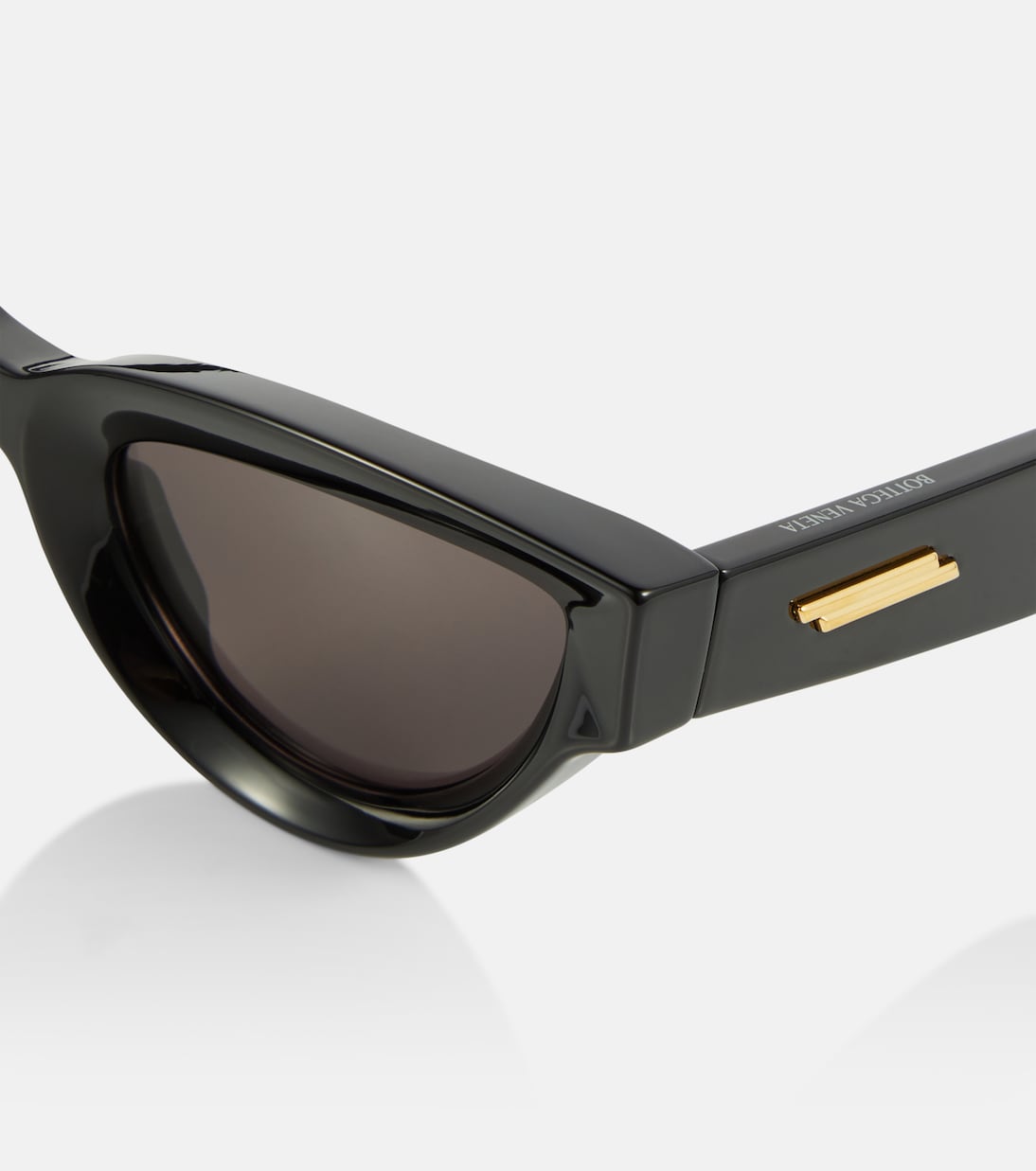 Occhiali da sole Bottega Veneta stile cat-eye per giovani trendsetter
