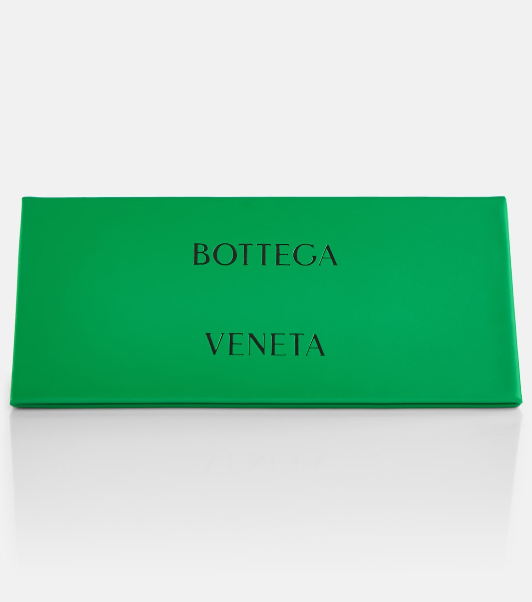 Occhiali da sole Bottega Veneta stile cat-eye per giovani trendsetter