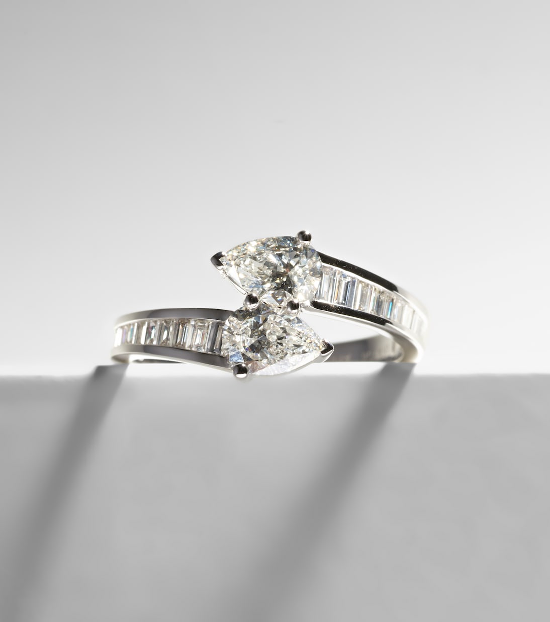 Anello Saturn in oro bianco 18kt con diamanti | Anita Ko