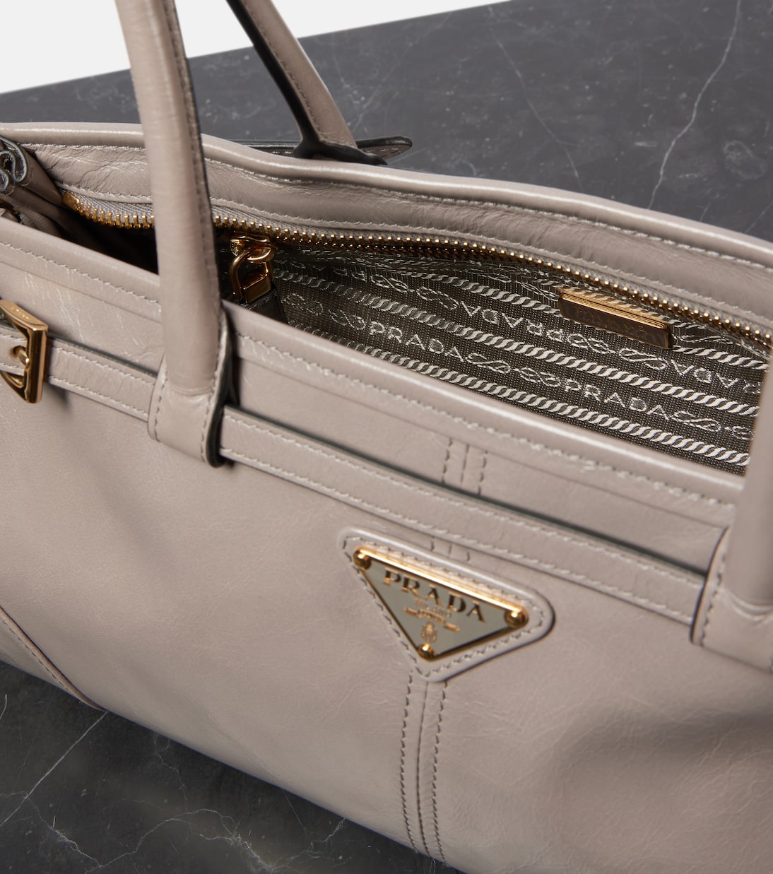 Schultertasche Medium aus Leder | Prada