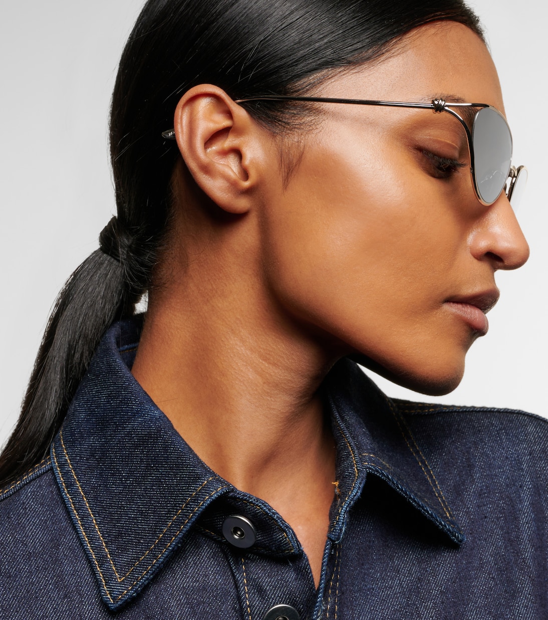Occhiali da sole Bottega Veneta: stile cat-eye con dettaglio Knot per un look giovanile e trendy