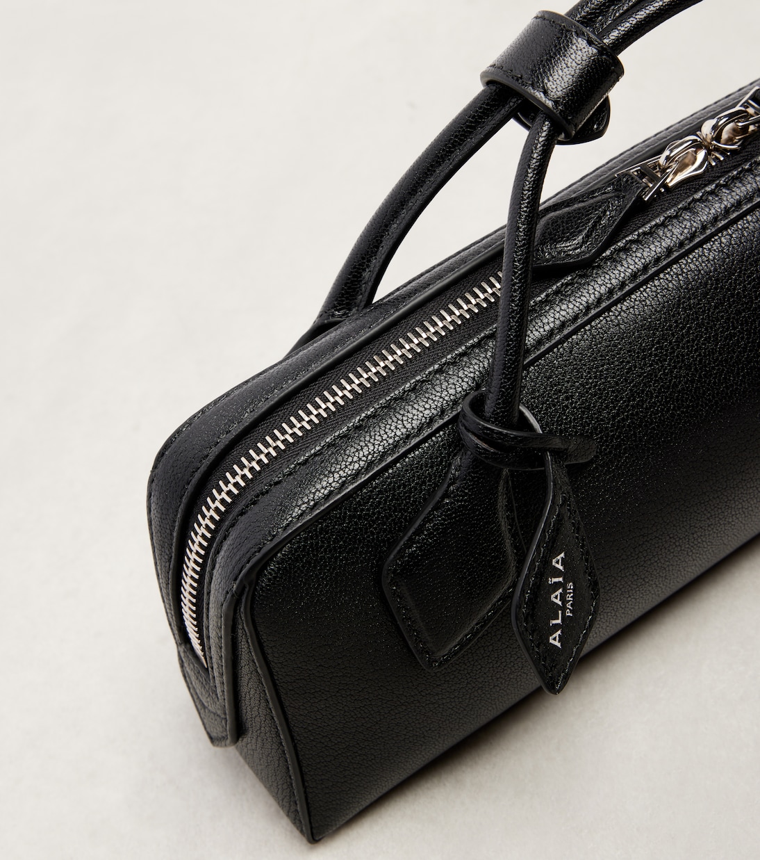Le Teckel Small leather clutch | Alaïa
