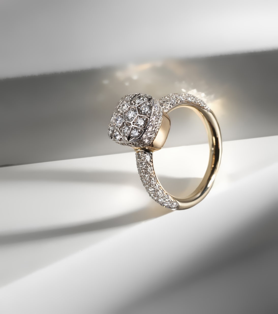Anello Pomellato Nudo in oro bianco e rosa 18kt con diamanti, design solitario e moderno per giovani.