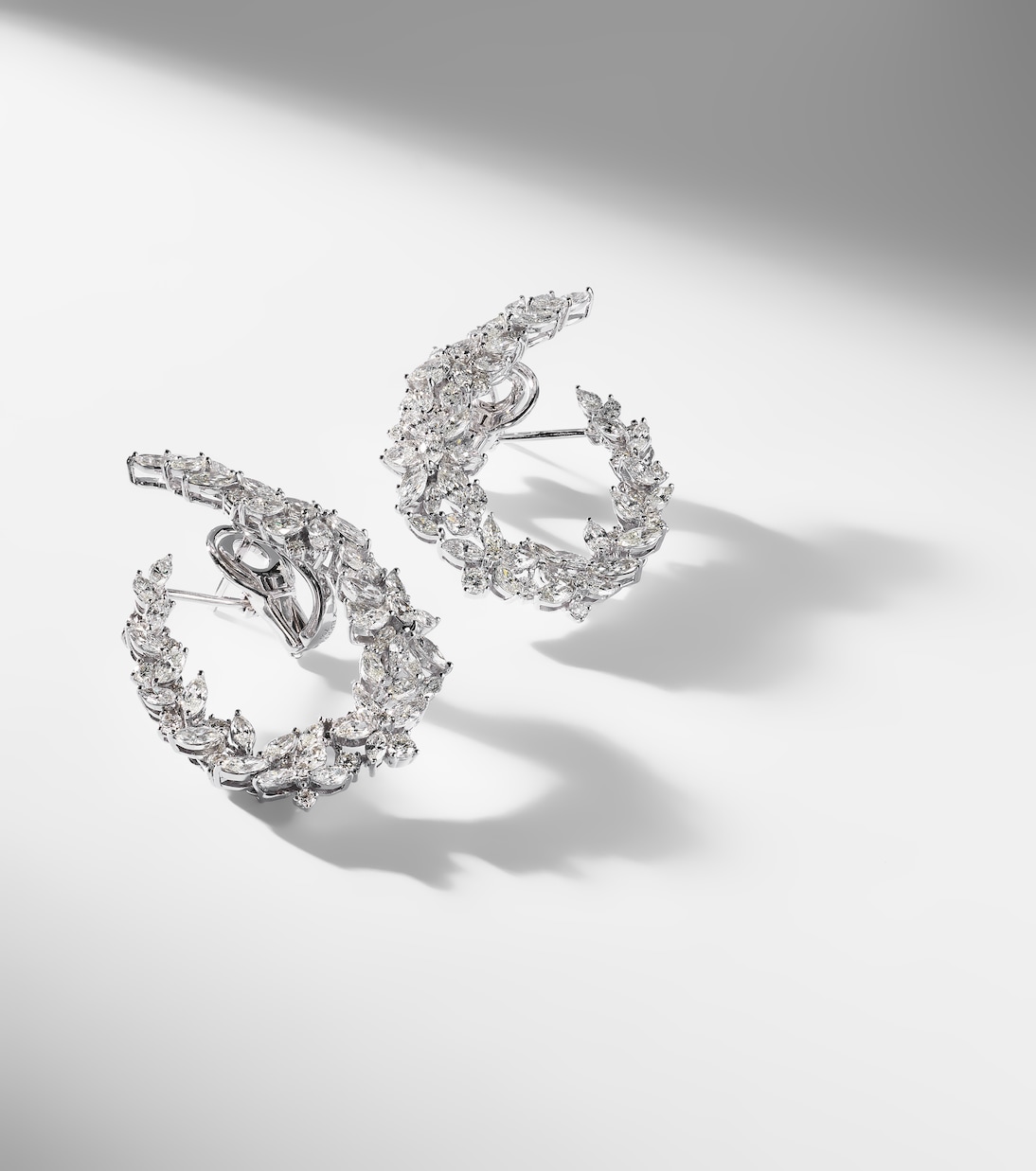 Orecchini Y-Couture in oro bianco 18kt con diamanti | Yeprem