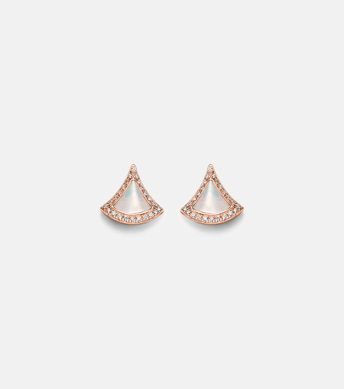 Boucles d'oreilles Divas' Dream en or rose 18 ct, nacre et diamants | Bvlgari