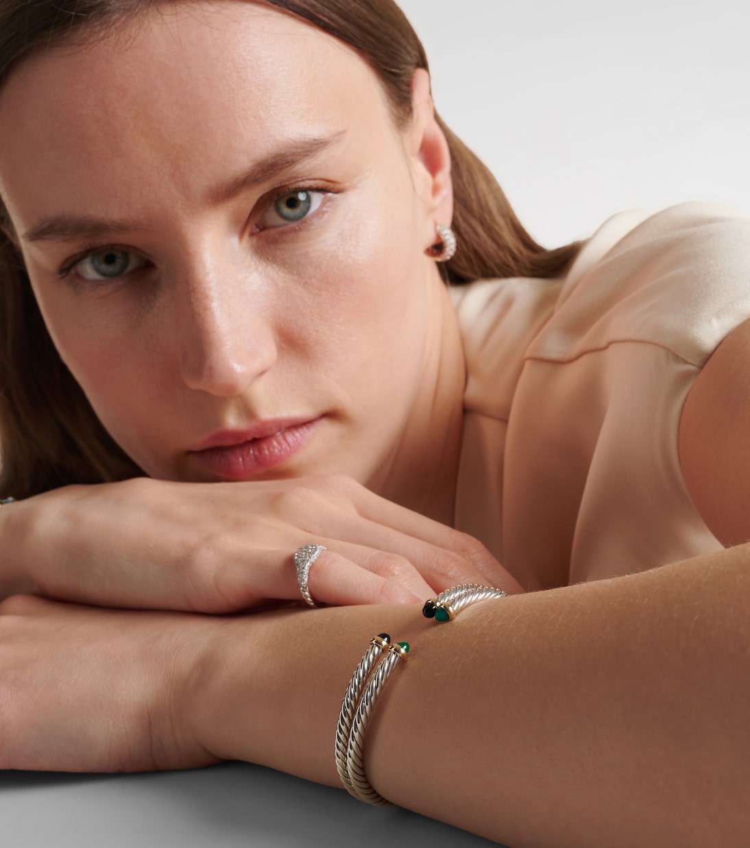 Bracciale Cable Flex in argento sterling e oro 14kt con onici | David Yurman