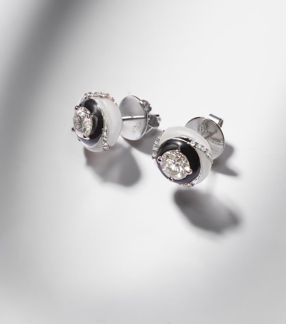 Calisto 18kt white gold earrings with diamonds | Kamyen