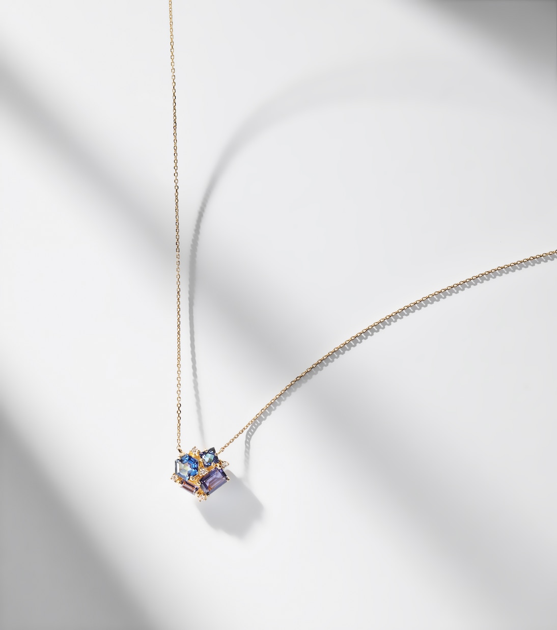 Collana Amalfi Blossom in oro giallo 14kt con diamanti, ispirata a Suzanne Kalan, perfetta per giovani alla moda.