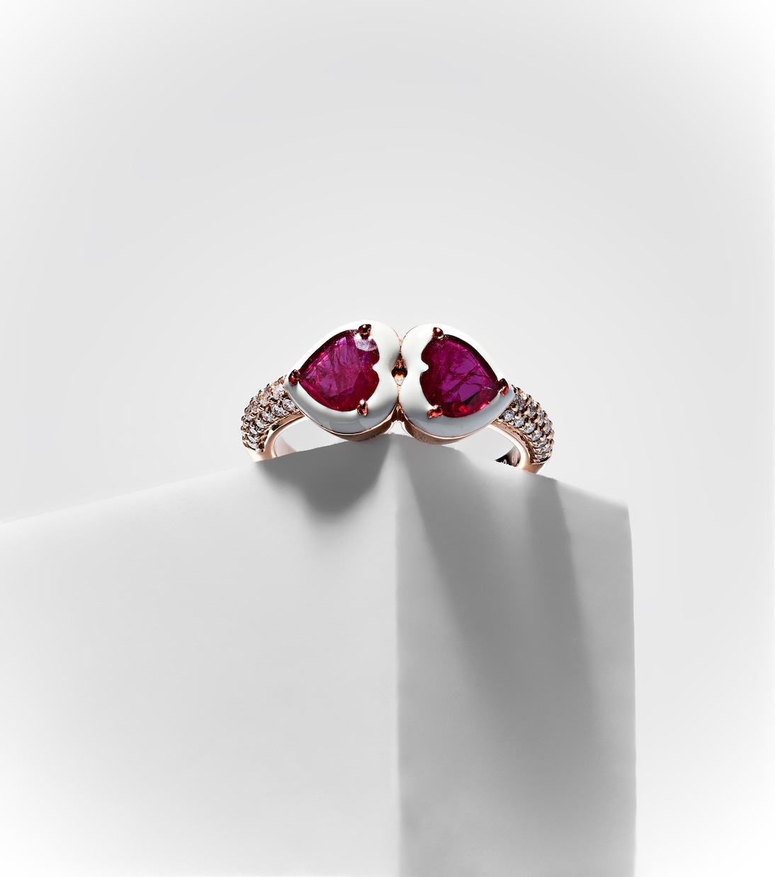 Anello in oro rosa 18kt KAMYEN con rubini e diamanti per giovani trendy