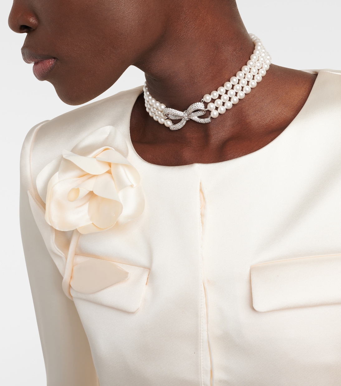 Ritratto Autentico: Collare Chic con Perle Finte e Nodo Decorativo per Giovani Stilisti