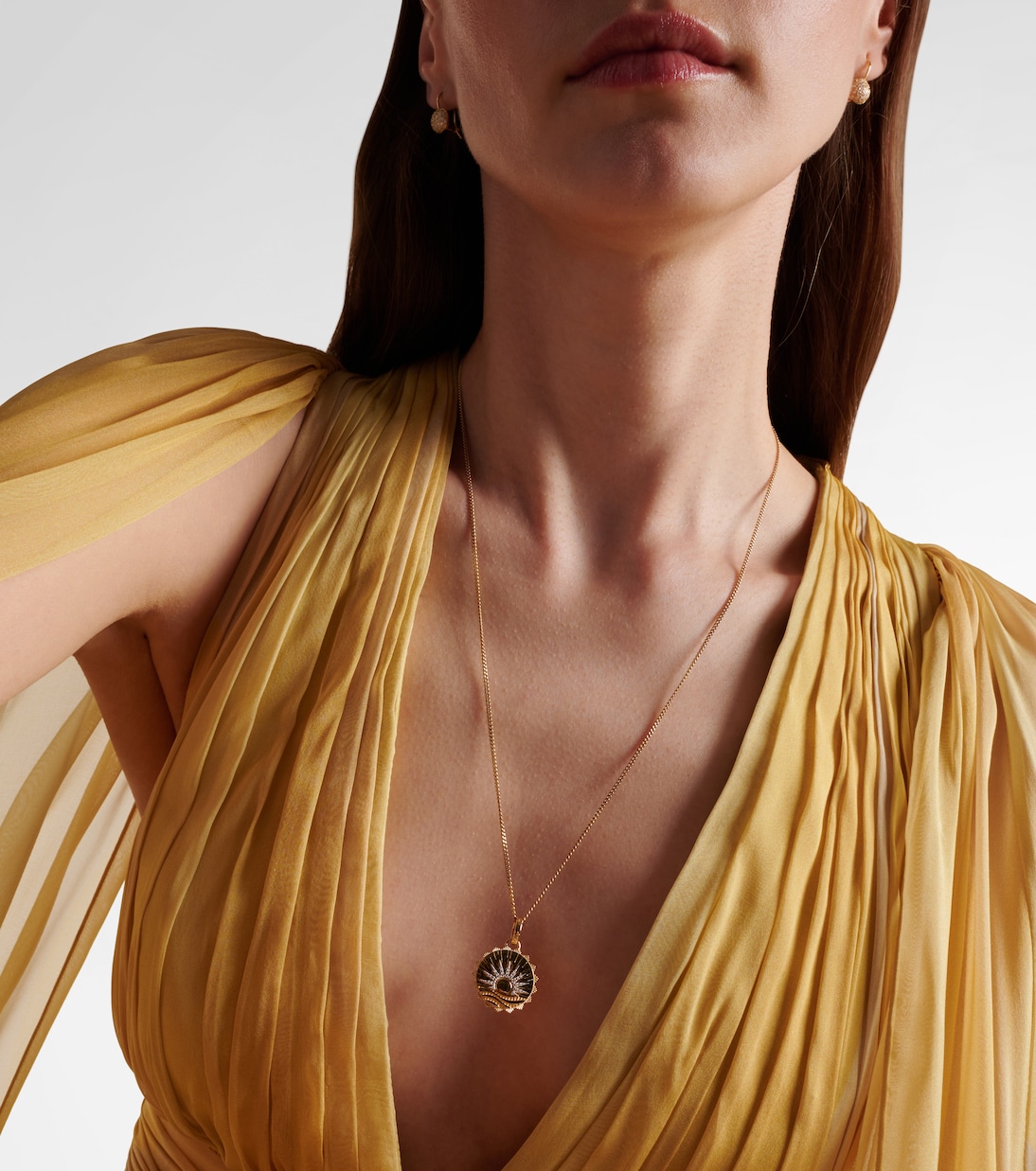 Anhänger New Beginnings - Internal Compass aus 18kt Gelbgold mit Diamanten | FoundRae