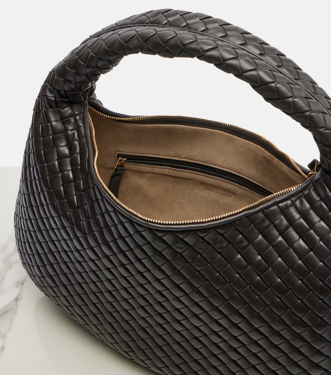 Veneta Intrecciato Medium shoulder bag | Bottega Veneta