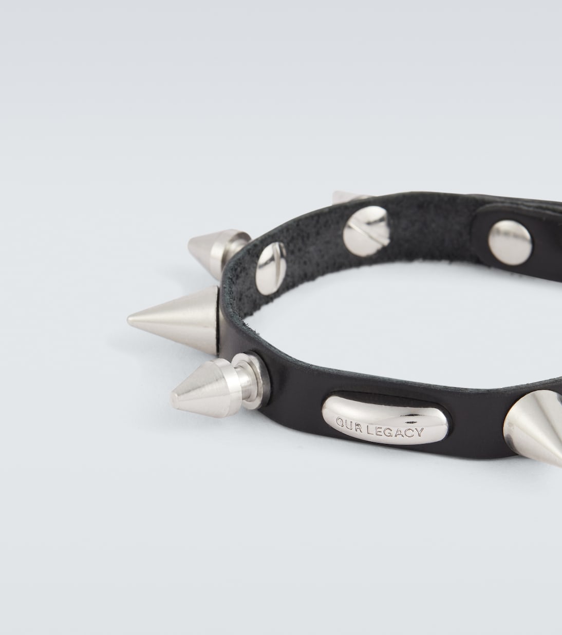 Bracciale Superslim in pelle con borchie | Our Legacy