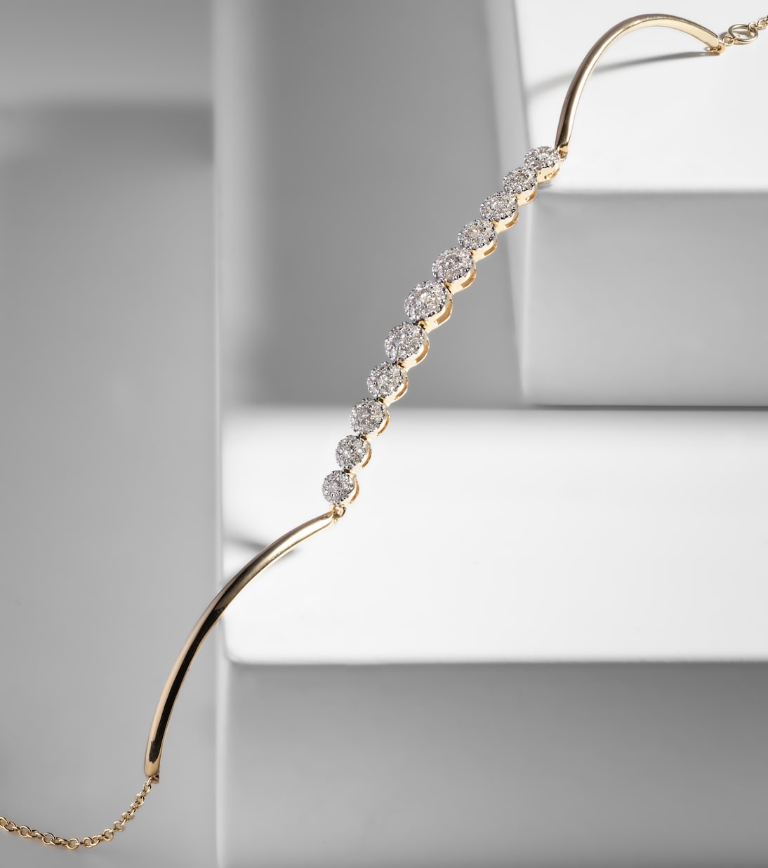 Bracciale in oro 10kt con diamanti, stile giovane e moderno di Stone and Strand