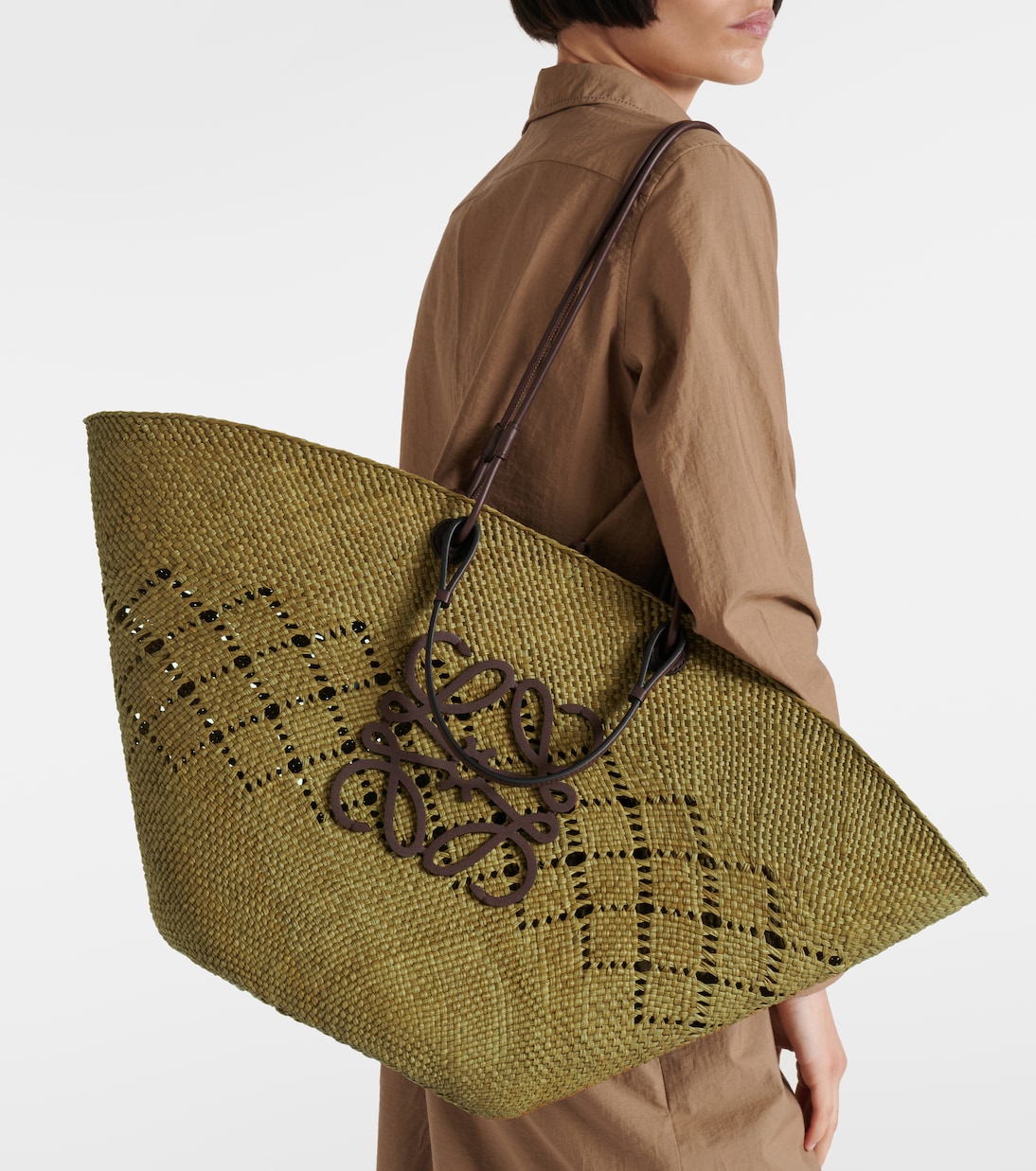 Paula's Ibiza Anagram Large basket bag | Loewe
