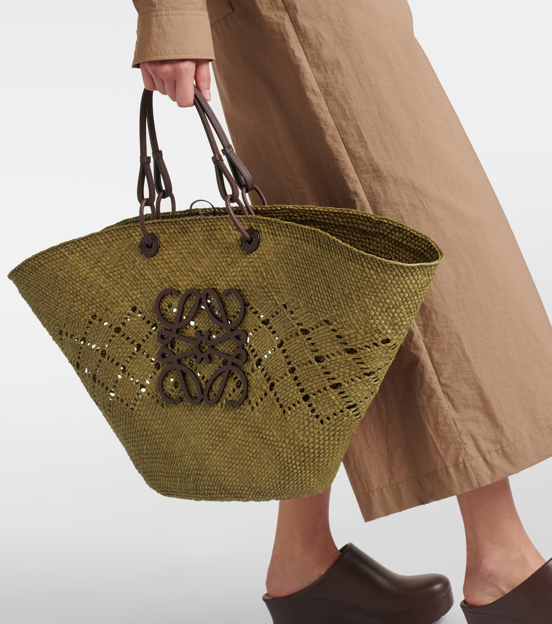 Paula's Ibiza Anagram Large basket bag | Loewe