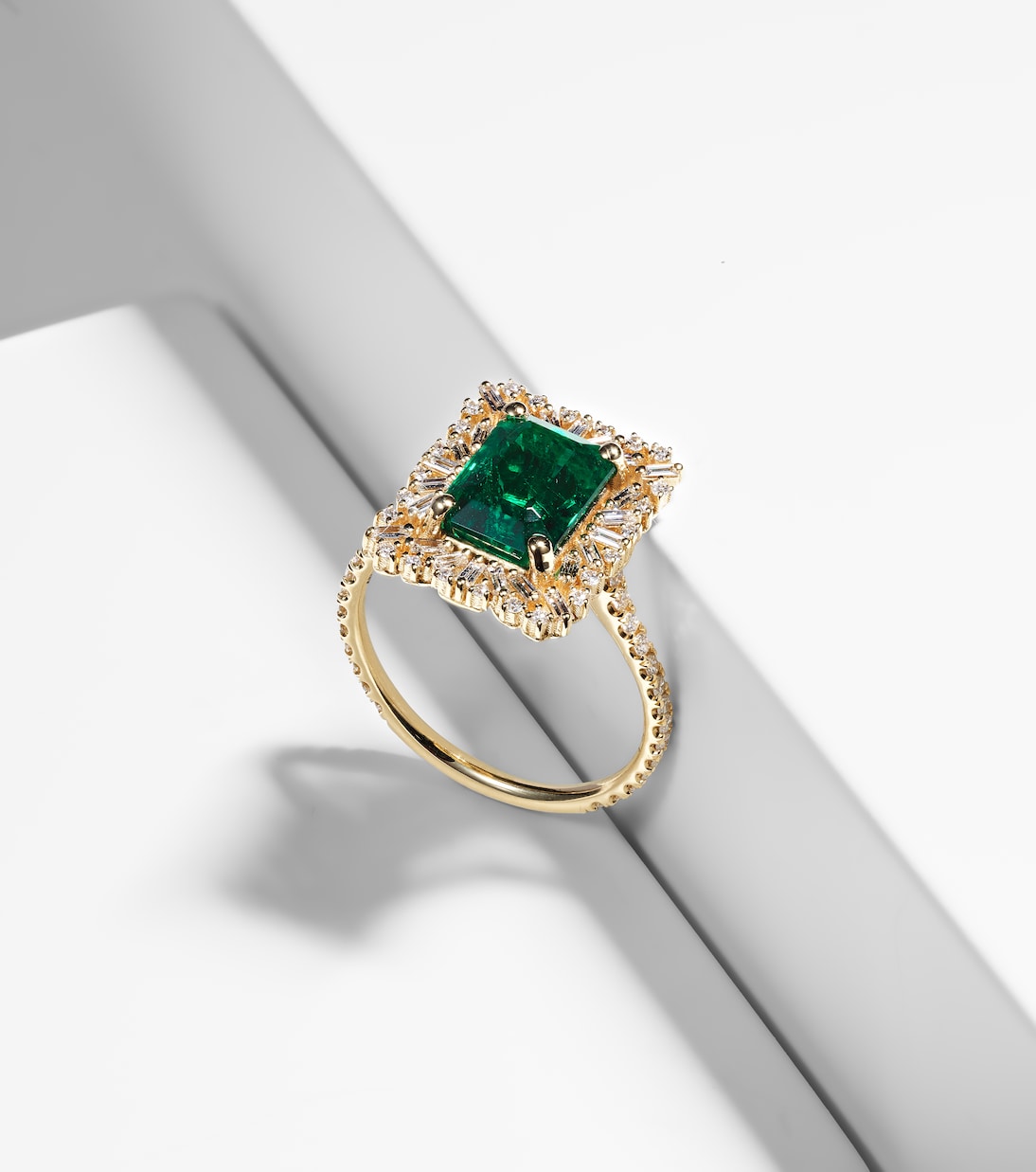 Bague en or 18 ct, émeraude et diamants | Suzanne Kalan