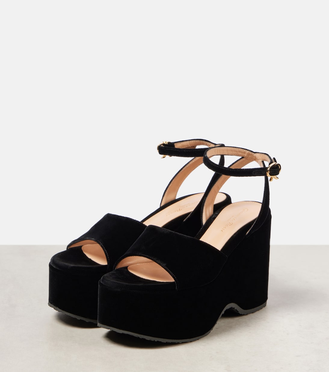 Sandalias con cuña de terciopelo | Gianvito Rossi
