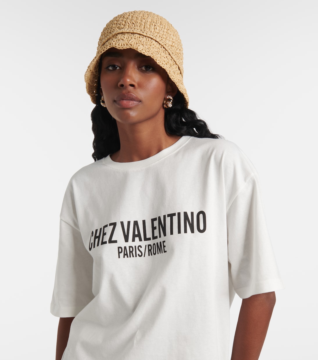 Cappello a secchiello Valentino: stile giovane e trendy