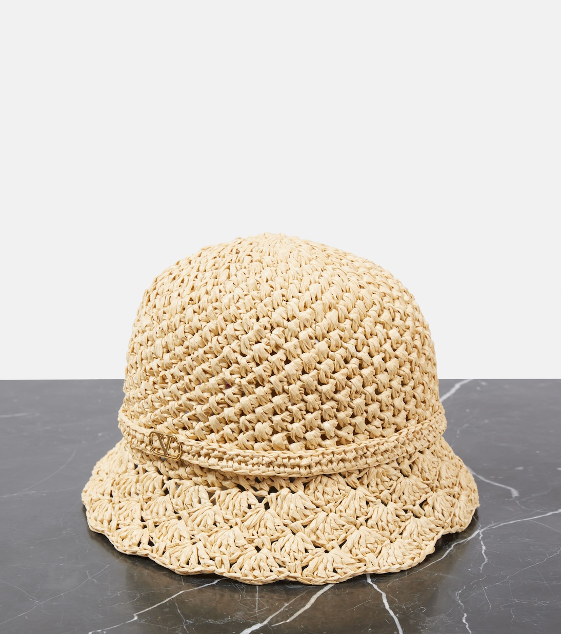 Cappello a secchiello Valentino: stile giovane e trendy
