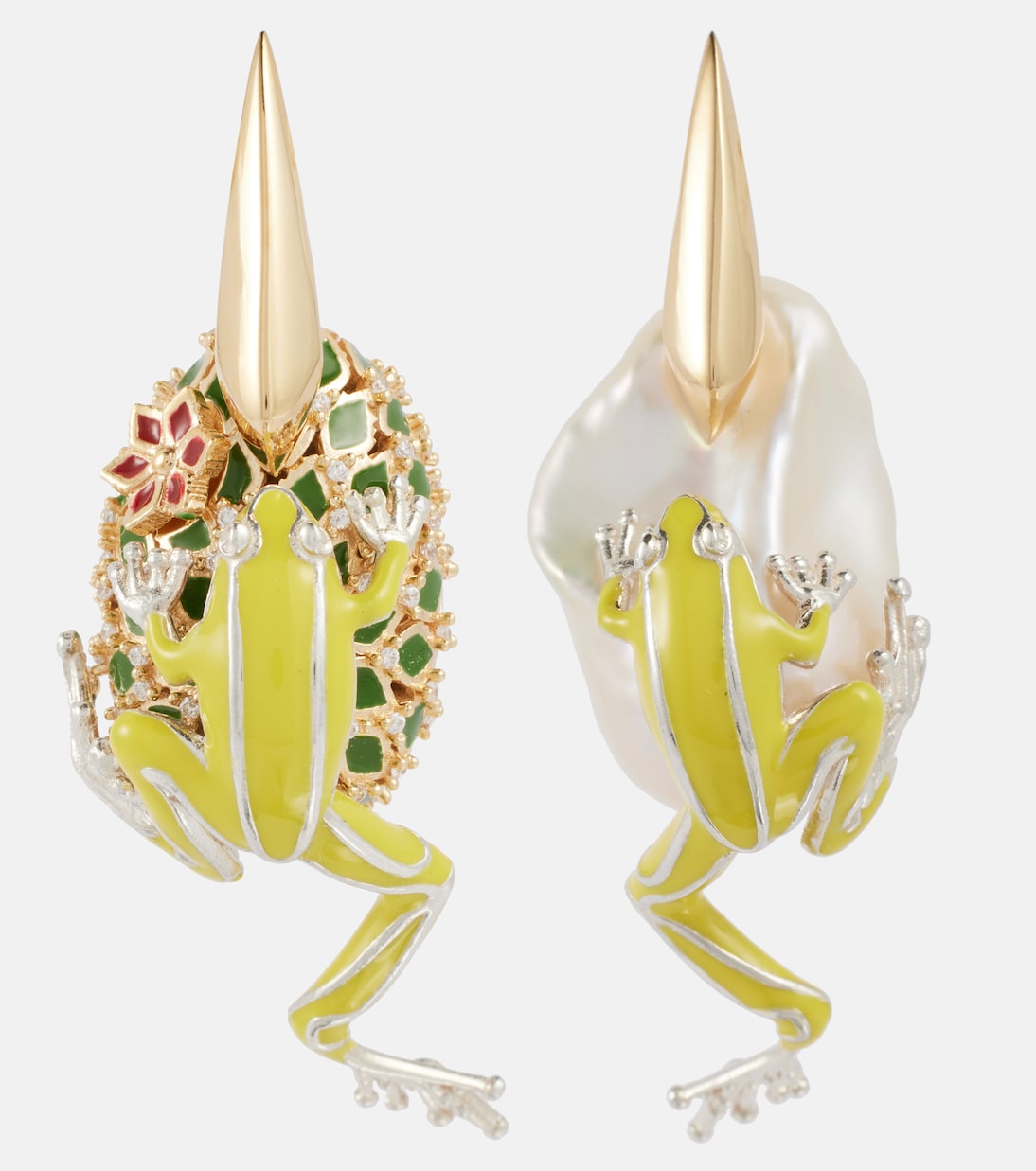 Orecchini Bottega Veneta Rana in argento placcato oro 18kt con perle, stile giovane e chic