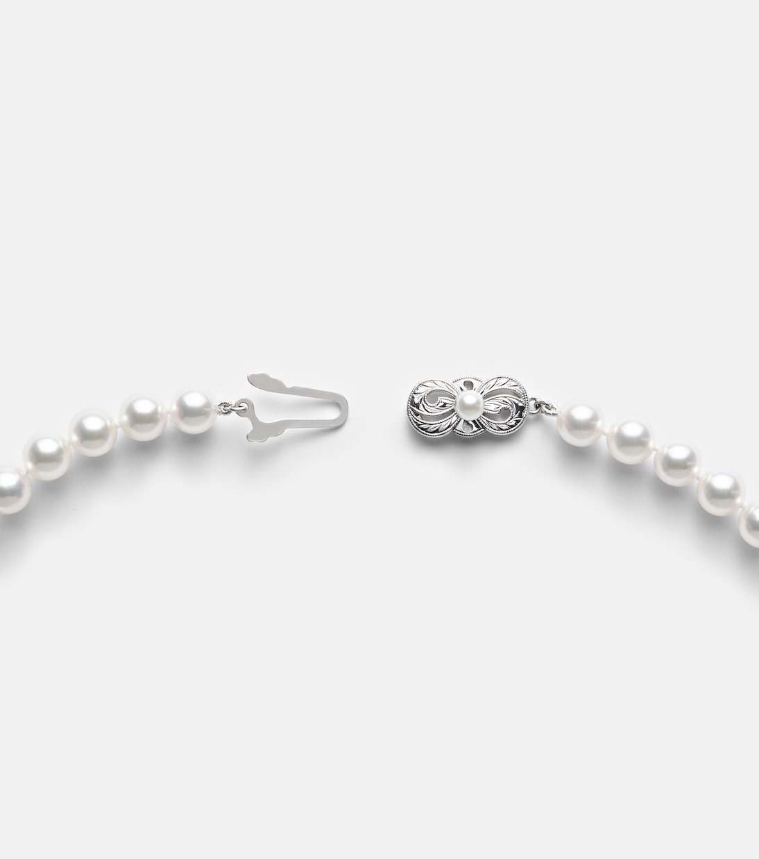 18kt white gold necklace with pearls | Mikimoto