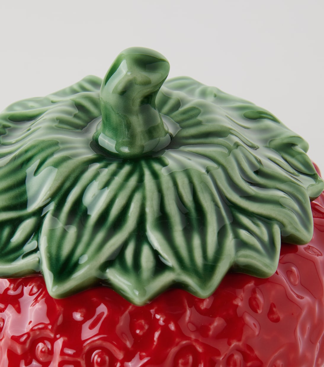 Strawberries Small ceramic tureen | Bordallo Pinheiro