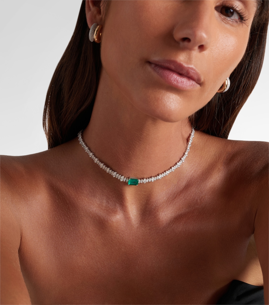 Choker in oro bianco 18kt con diamanti e smeraldo | Anita Ko