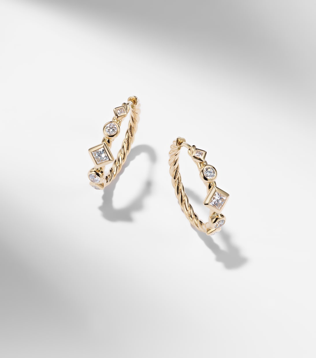 Petite Modern Renaissance® 18kt gold (750/1000) earrings with diamonds | David Yurman