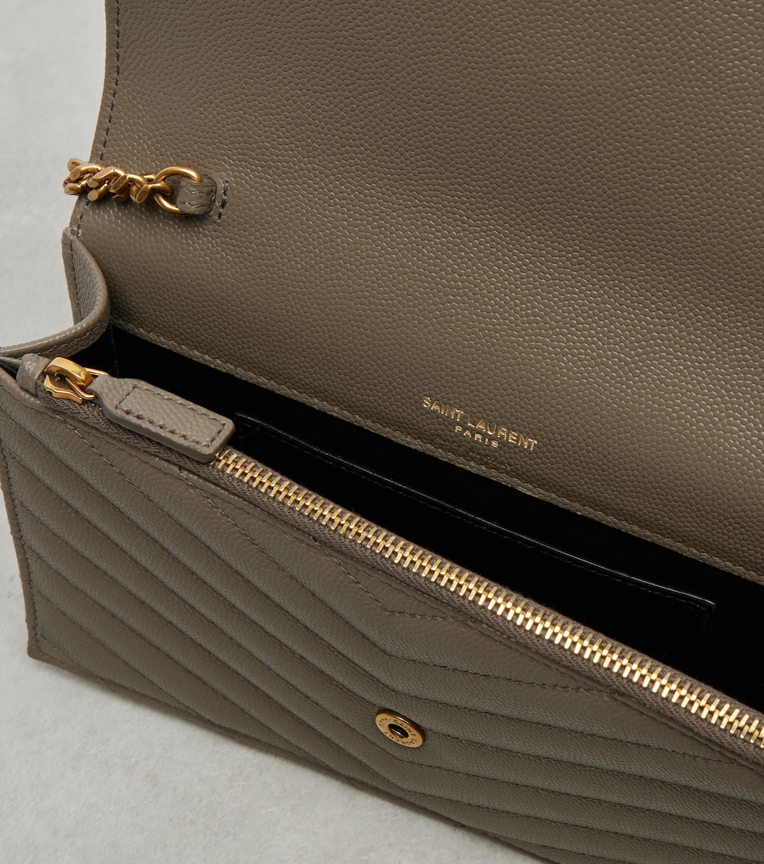 Cassandre matelassé leather wallet on chain | Saint Laurent