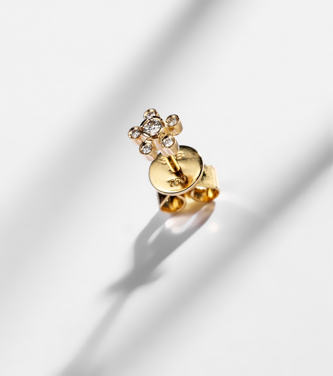 Orecchino singolo in oro 18kt con diamanti 