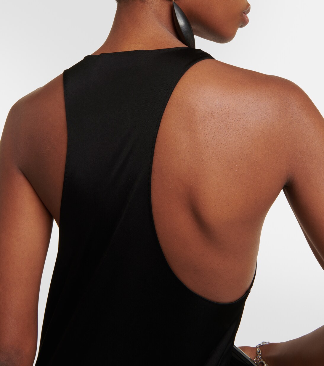 Vestido largo sin mangas de diseño moderno por Saint Laurent para jóvenes