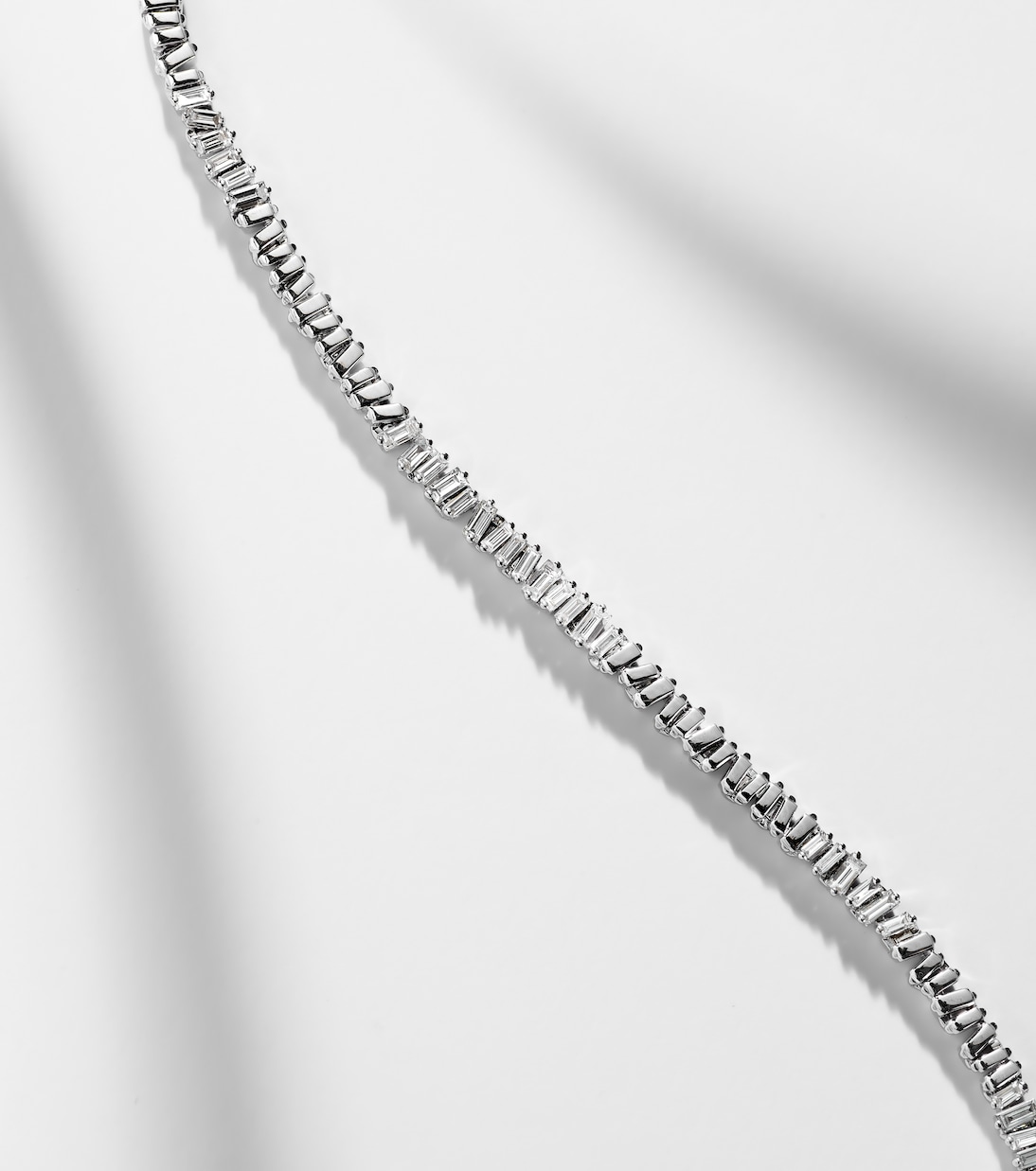 Bracciale in oro bianco 18kt con diamanti, design moderno per giovani