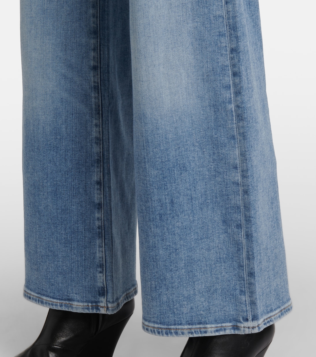 جينز بقصّة واسعة وخصر عالي Modern Pocket | Frame
